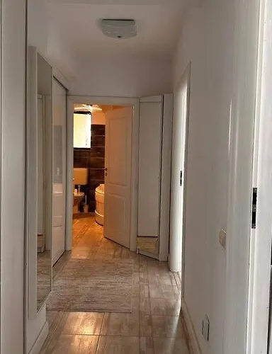 Апартаменти Inviting Space With A Beautiful Layout Бухарест