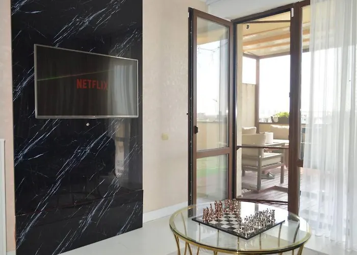 Апартаменти Inviting Space With A Beautiful Layout *